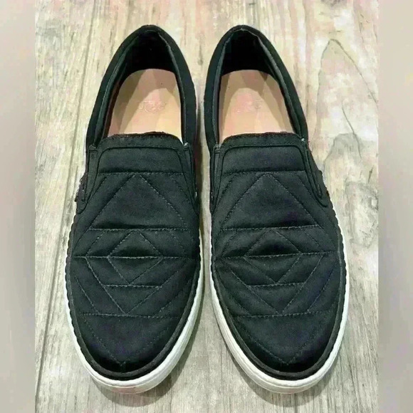 UGG Womens Fierce Deco Quilt size 6 - Picture 2 of 7